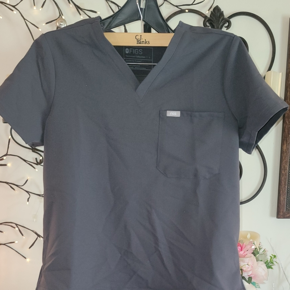 Figs Catarina Petite One Pocket Scrub Top